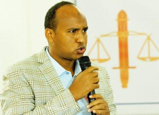 Sooyaalka iyo isbadallada Dastuuradii ay yeelatay Jamhuuriyadda Soomaaliya (1960-2012)- Qareen, Daahir Maxamed Cali